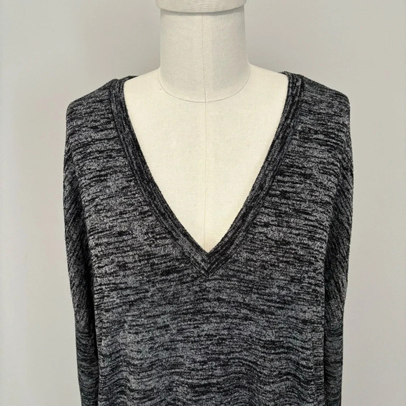 Aritzia Wilfred Free Devinette Long Sleeve V-Neck Top Heathered Gray Black - Picture 5 of 15